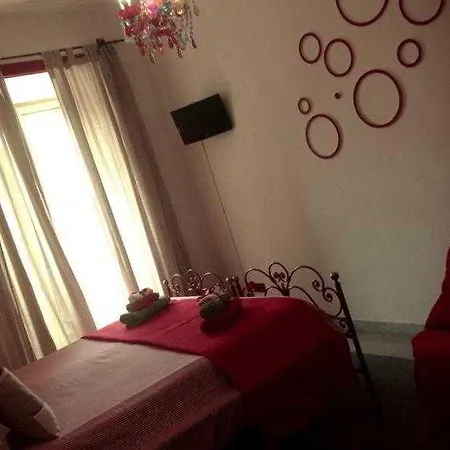 Tuttotondo בית הארחה